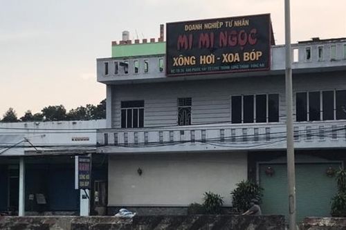 Cha con mua 2 thiếu nữ về ép massage kích dục cho khách