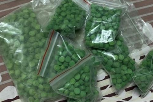 Mua 350 viên thuốc lắc, được 'khuyến mại' 2.000 viên