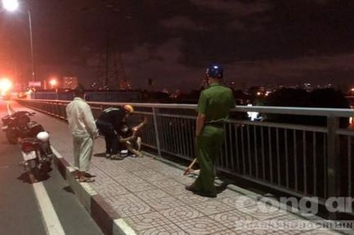 Nam sinh sắp vào Đại học nhảy cầu Bình Lợi tự tử trong đêm