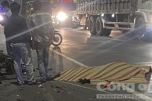 Xe máy va chạm trực diện xe khách, 2 thanh niên tử vong thương tâm