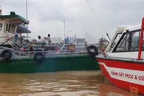 Nhanh chóng dập tắt đám cháy trên tàu Cửu Long 7 chở lượng lớn xăng