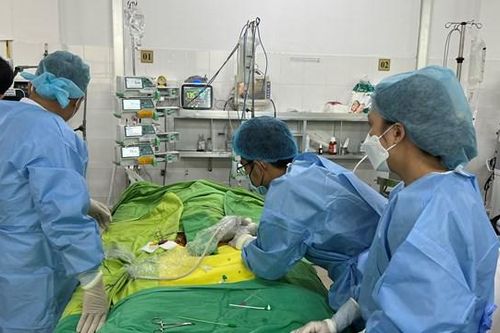 Cứu sống người bệnh sốt xuất huyết nặng viêm cơ tim, biến chứng ngưng tim