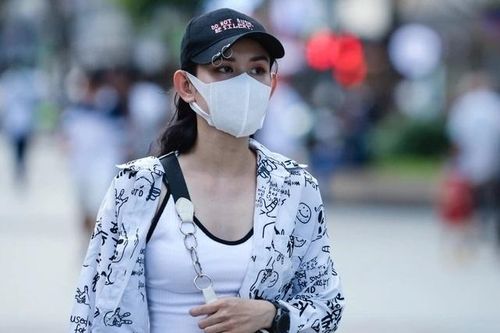 Quy định mới không yêu cầu đeo khẩu trang ở trường học, chung cư