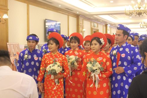 Xúc động lễ cưới tập thể của 100 cặp đôi tại TP.HCM