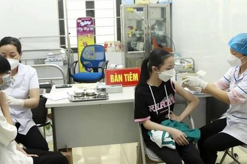 Phụ huynh cần đưa trẻ từ 5 tuổi đi tiêm vaccine phòng COVID-19 đầy đủ, kịp thời