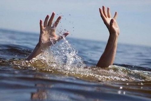 Hai học sinh lớp 6 đuối nước, mất tích trên sông Đáy