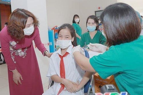 Chiến dịch tiêm chủng vaccine Covid-19 'Vui Trung thu và tựu trường an toàn'