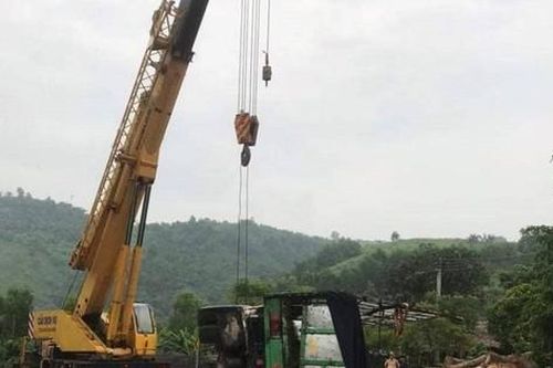 Quảng Trị: Xe ô tô mất lái, 2 người thương vong