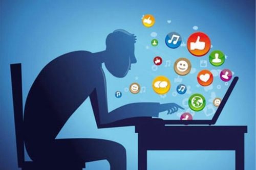 Làn sóng review: Giới trẻ thiếu chính kiến, TikToker 'ảo tưởng sức mạnh'?