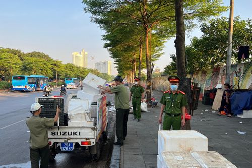 Trấn áp tội phạm, siết an ninh trật tự tại chợ Long Biên (Hà Nội)