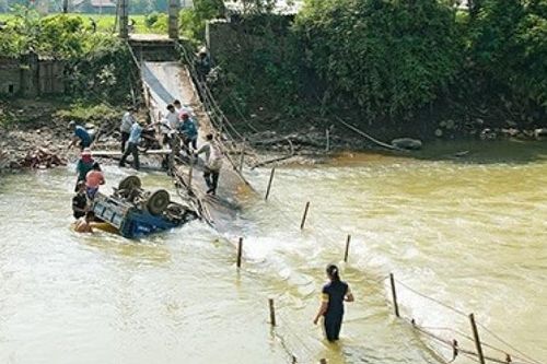 Sập cầu treo dân sinh ở Sơn La