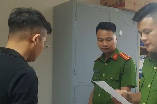 Mâu thuẫn khi hát karaoke, cán bộ Quản lý thị trường đánh một phụ nữ tổn thương 21% sức khỏe
