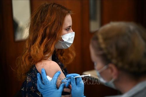 EU khuyến nghị ưu tiên người nguy cơ cao tiêm mũi tăng cường bằng vaccine cải tiến