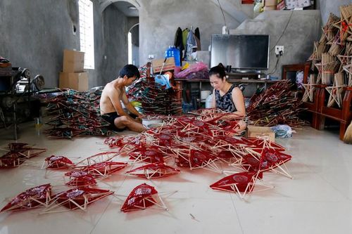 Làng đèn ông sao Báo Đáp tất bật dịp Trung thu