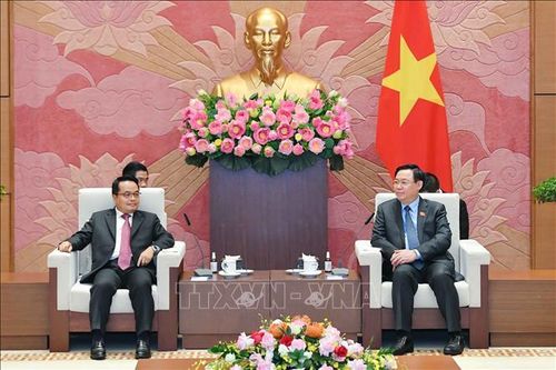 Chủ tịch Quốc hội Vương Đình Huệ tiếp Chủ tịch Kiểm toán Nhà nước Lào
