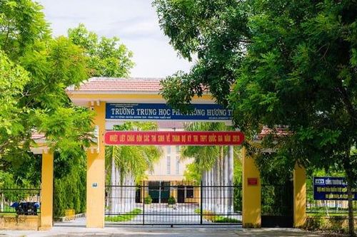 Họp xử lý thầy giáo ở Huế đăng lời khiếm nhã với người làm báo