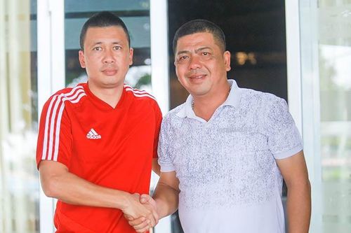 CĐV Hải Phòng nhổ nước bọt gặp trực tiếp, xin trọng tài tha thứ