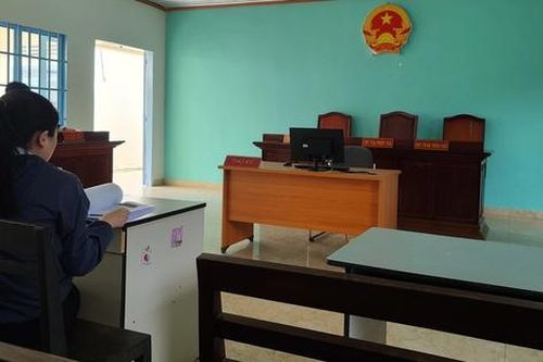 Chồng vắng mặt tại phiên tòa kiện vợ cũ trong vụ 'cha giấu con gái sau ly hôn'