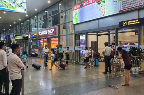 Người dân cần đeo khẩu trang tại nơi công cộng trong 8 trường hợp sau