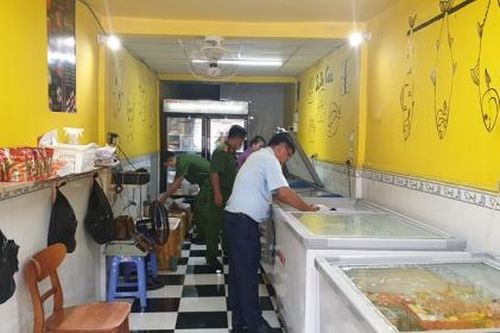 Liên tiếp phát hiện nhiều cửa hàng kinh doanh thực phẩm không rõ nguồn gốc