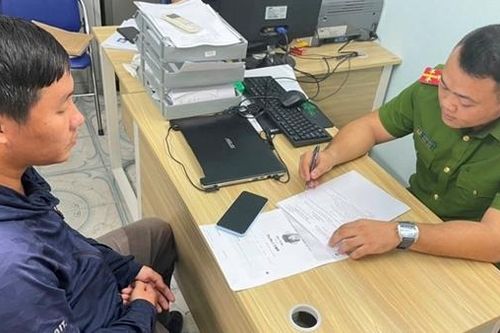 Dùng hình ảnh 'nóng' tống tiền bạn tình
