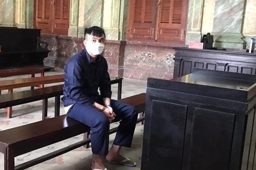 Bênh bạn gái, sát hại bạn cùng phòng