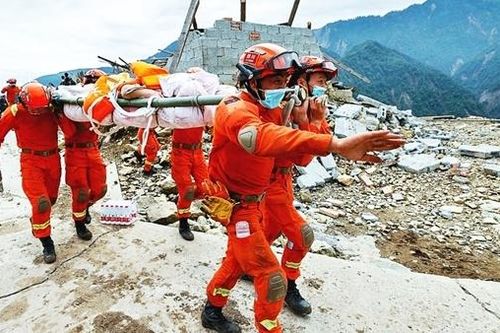 Trung Quốc chạy đua với thời gian tìm kiếm nạn nhân động đất