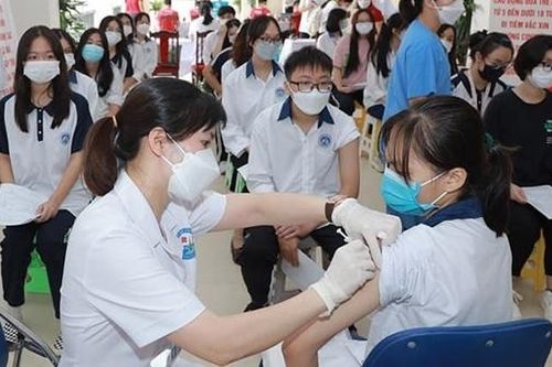 Phát động chiến dịch tiêm chủng vaccine 'Vui trung thu và tựu trường an toàn'