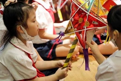 Trải nghiệm làm đồ chơi Trung Thu truyền thống ở phố cổ