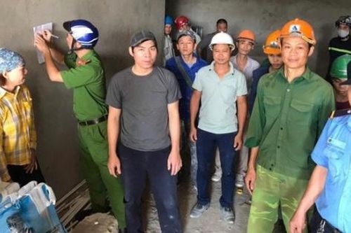 Kịp thời cứu 10 người mắc kẹt trong thang máy chung cư FLC