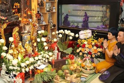 Ngọc Khuê, Việt Tú giỗ Tổ nghề tại tư gia của ca sĩ Linh Nguyễn