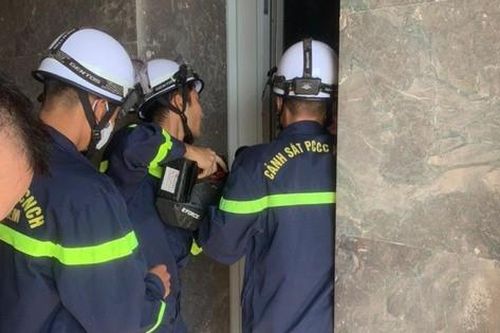 Hà Nội: 10 người mắc kẹt trong thang máy chung cư FLC Đại Mỗ