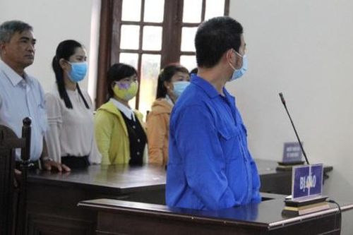 Thầy giáo lĩnh 3 năm tù vì dâm ô nữ sinh