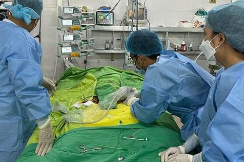 Dùng ECMO cứu sống bệnh nhân sốt xuất huyết 2 lần ngừng thở