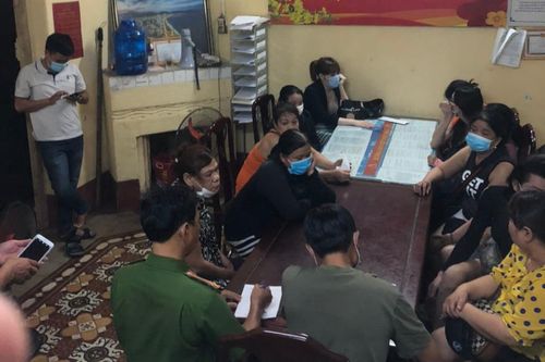Bắt quả tang các đối tượng có hành vi mua bán dâm tại công viên