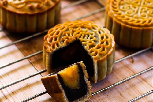 Thanh lý bánh trung thu nửa giá trên 'chợ mạng'