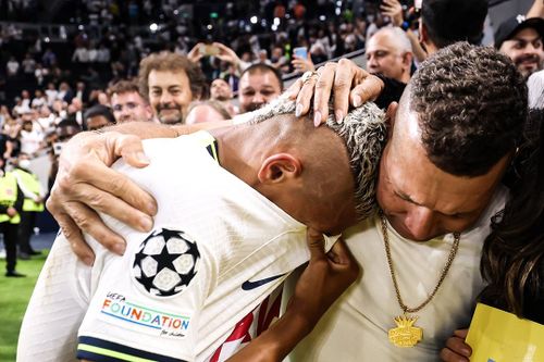 Nước mắt của Richarlison ở trận ra mắt Champions League