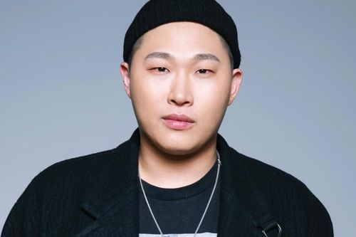 Rapper Hàn Quốc bị chỉ trích vì đùa cợt về siêu bão Hinnamnor