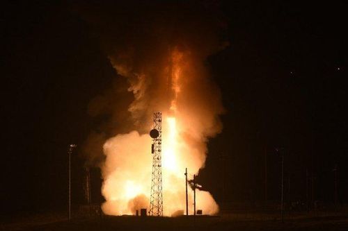 Mỹ phóng thử tên lửa đạn đạo liên lục địa Minuteman III