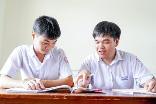 Bộ ba 'săn' giải