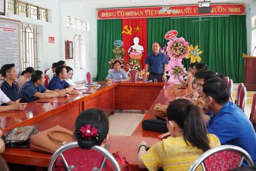 Ngăn trẻ đến lớp vì… sáp nhập trường ở Nghệ An