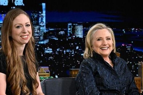 Bà Hillary Clinton tiết lộ từng bỏ quên con gái trong Điện Kremlin