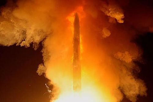 Sức mạnh tên lửa Minuteman III Mỹ mới khai hỏa