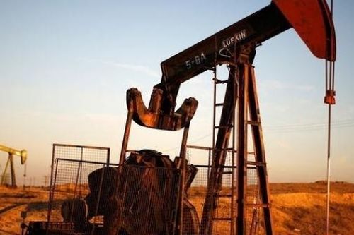 Giá dầu của Azerbaijan tiếp tục giảm mạnh