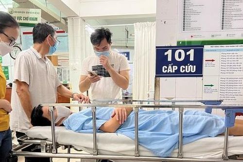 Thiếu niên 14 tuổi bị tai biến nặng sau cắt bao quy đầu