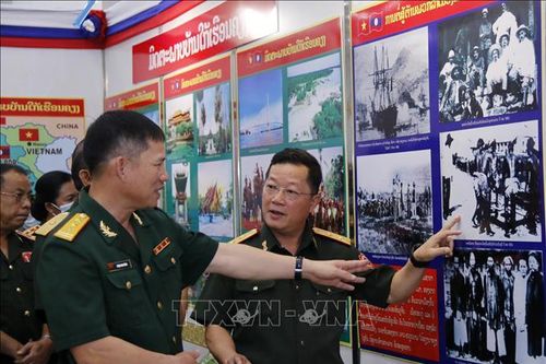 Quan hệ đặc biệt Việt Nam - Lào qua triển lãm ảnh do Bộ Quốc phòng Lào tổ chức