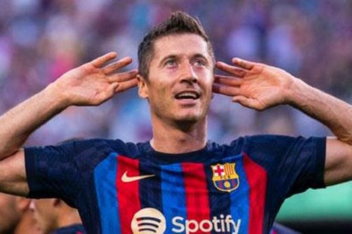 Cú hat-trick của Lewandowski đến Ronaldo cũng chưa làm được