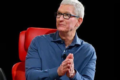 Người dùng than gửi tin nhắn sang máy Android chậm, Tim Cook đáp trả: 'Hãy mua cho mẹ cậu 1 chiếc iPhone'