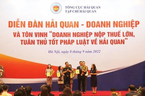 Tập đoàn Hoa Sen được tôn vinh doanh nghiệp nộp thuế lớn, tuân thủ tốt pháp luật về hải quan