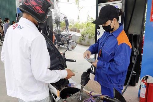 Thích ứng với những đợt tăng giảm 'giật cục' của xăng dầu